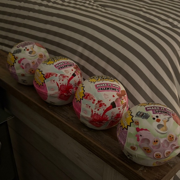 Eleven Mini Verse Surprise ball series. - Picture 2 of 5